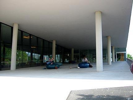 http://www.galinsky.com/buildings/educatorium/Exterior%203.jpg