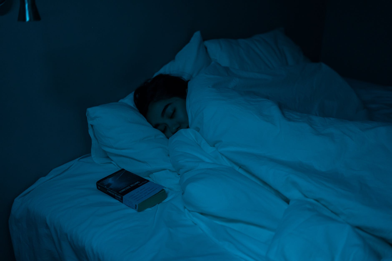Cell phone blue light keeps us from REM sleep.