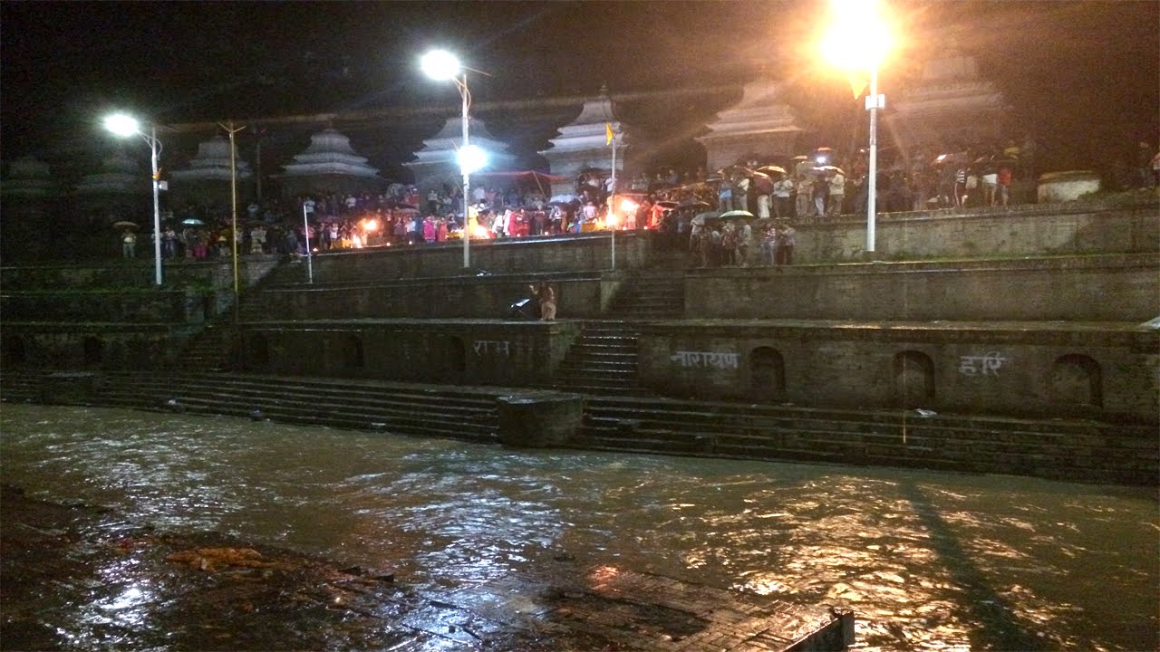 arati at bagmati.jpg