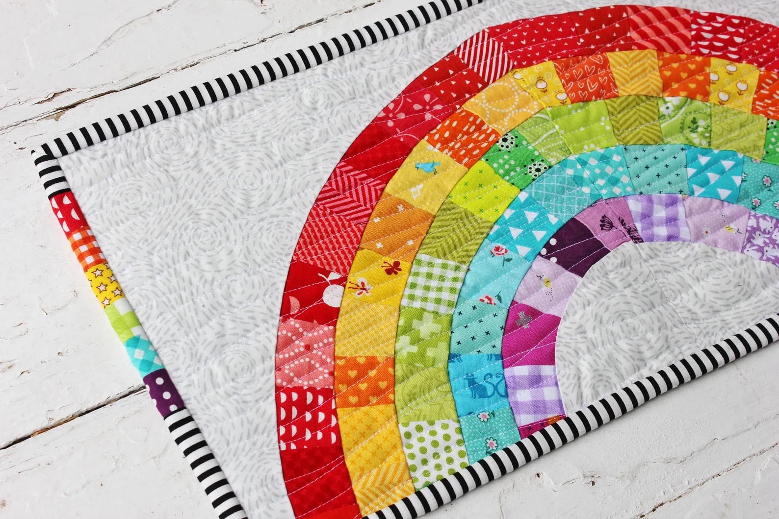 scrappy rainbow mini quilt rainbow quilt patterns