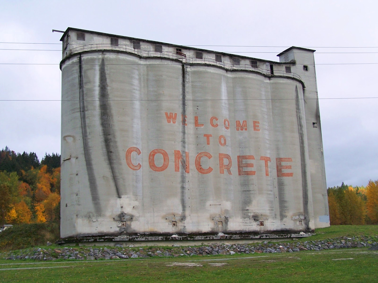 Concrete_silos_in_autumn.jpg