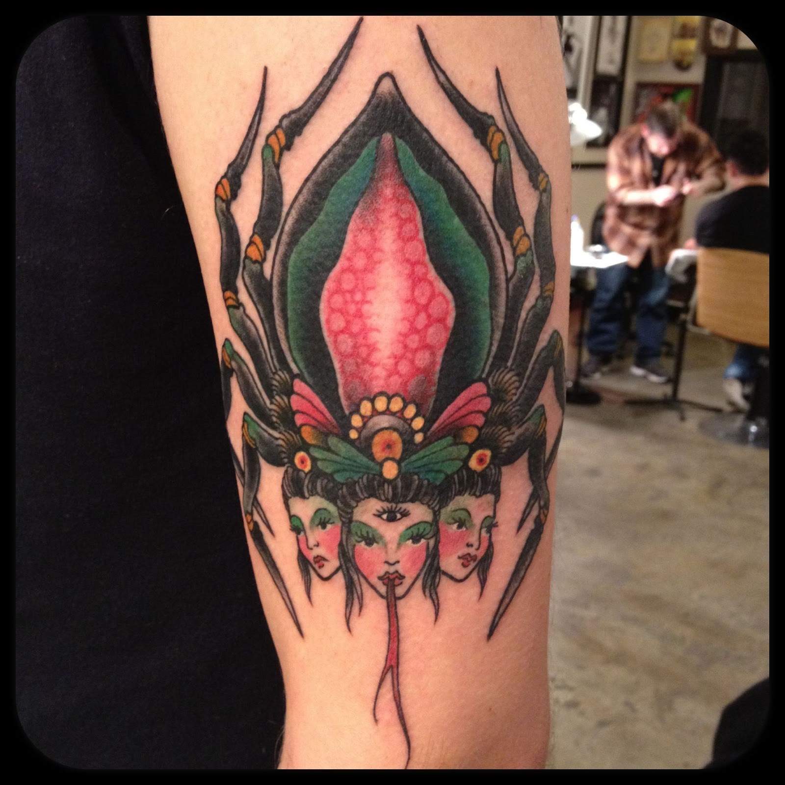 ลายสักแมงมุมผู้หญิง 05