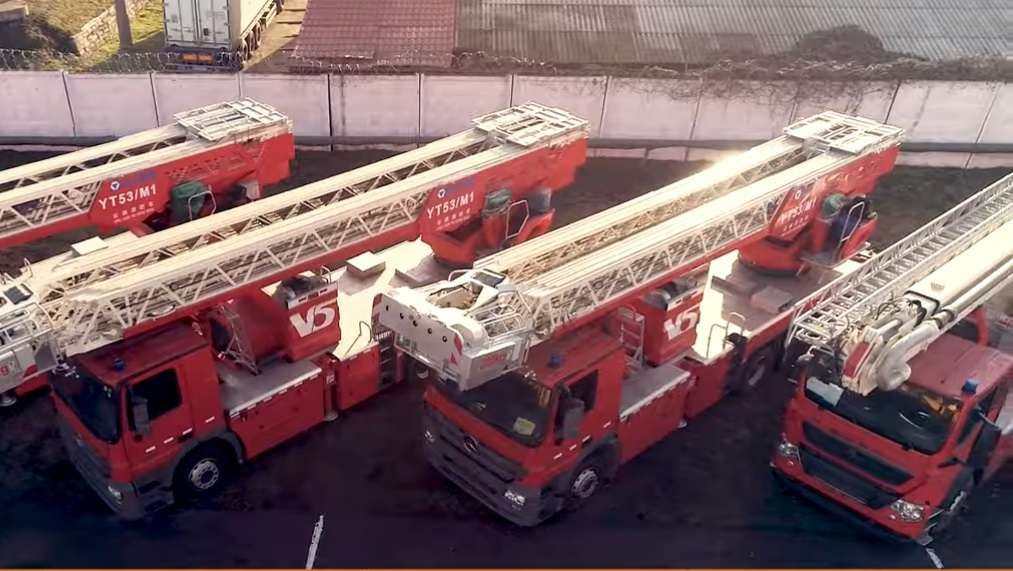 Китайські пожежні машини для українських рятувальників фото