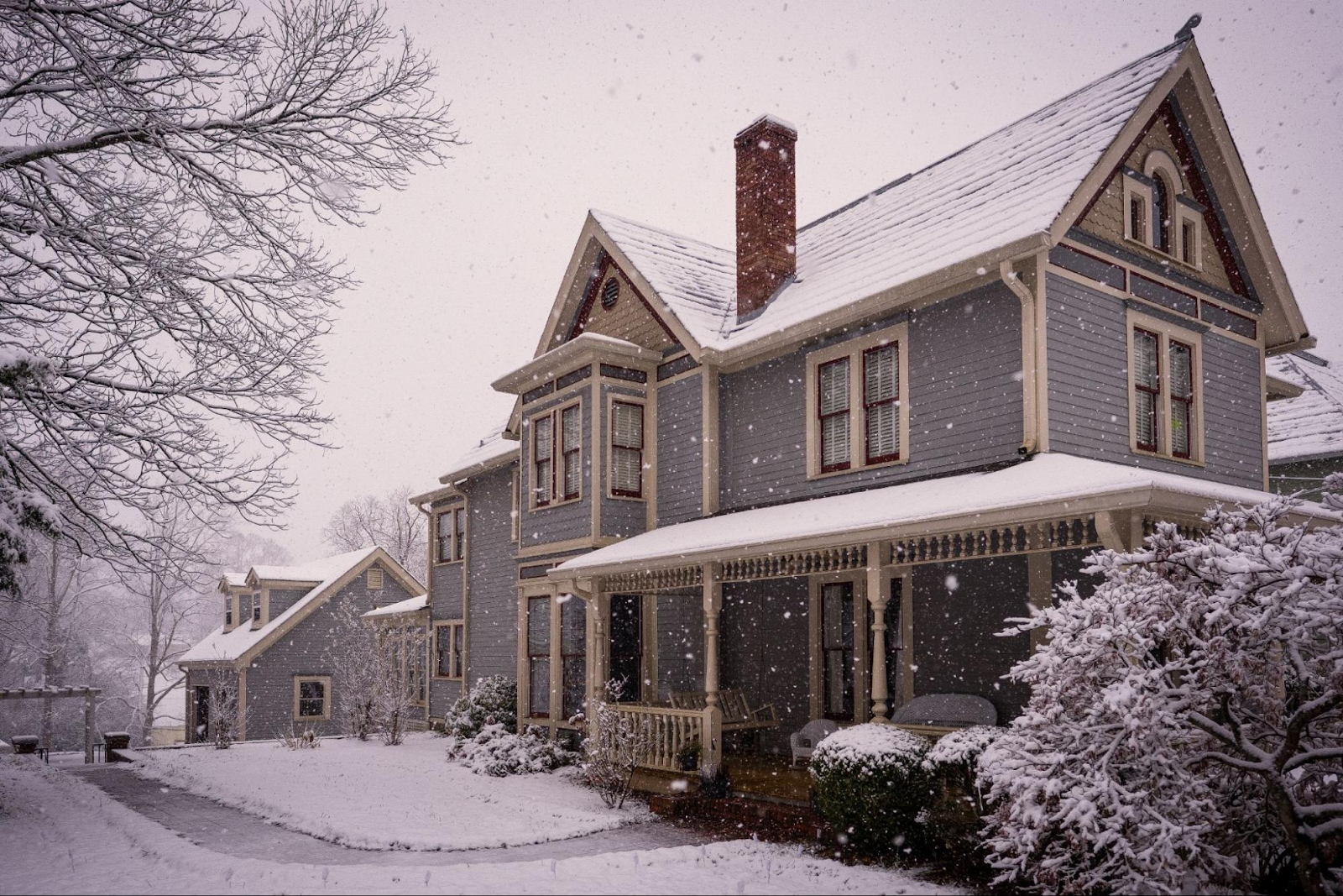 How Snow and Ice Impact Your Roof 