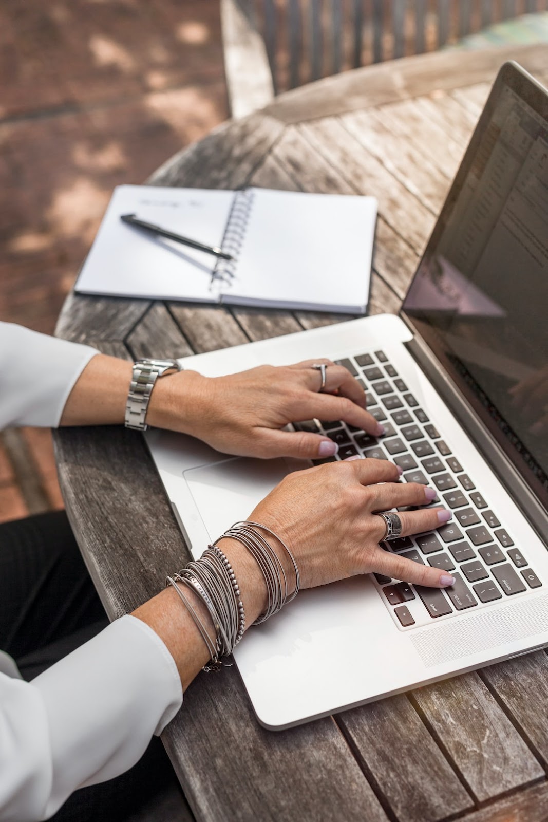 https://unsplash.com/@linkedinsalesnavigator

