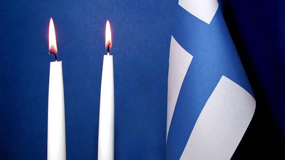 itsenäisyyspäivä+kynttilä+Suomen+lippu.jpg