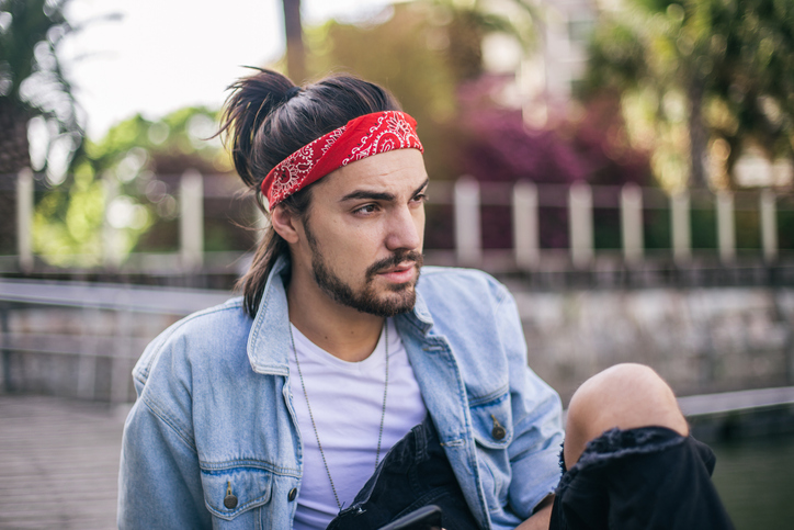 How to wear a bandana on long hair (Men's Ultimate Guide)
