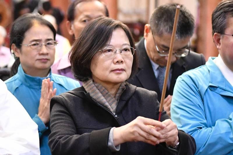 《彭博》今日報導盛讚台灣總統蔡英文（見圖）今年在全球領導人中大放異彩，很難找到其他國家領導人做得更好。（法新社）
