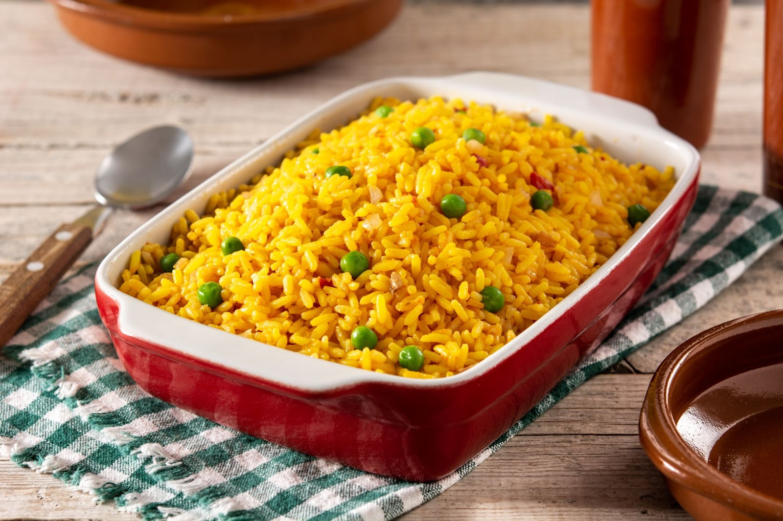 Orez cu curcuma și legume la cuptor: