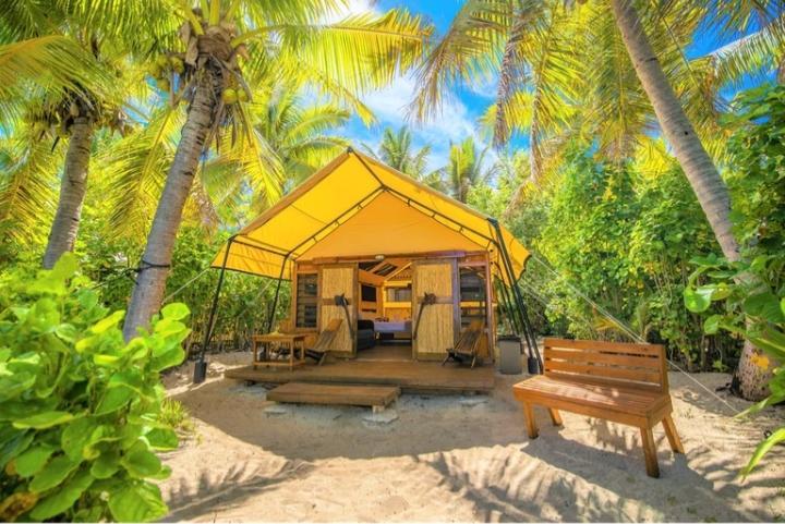Barefoot Manta Island Resort
