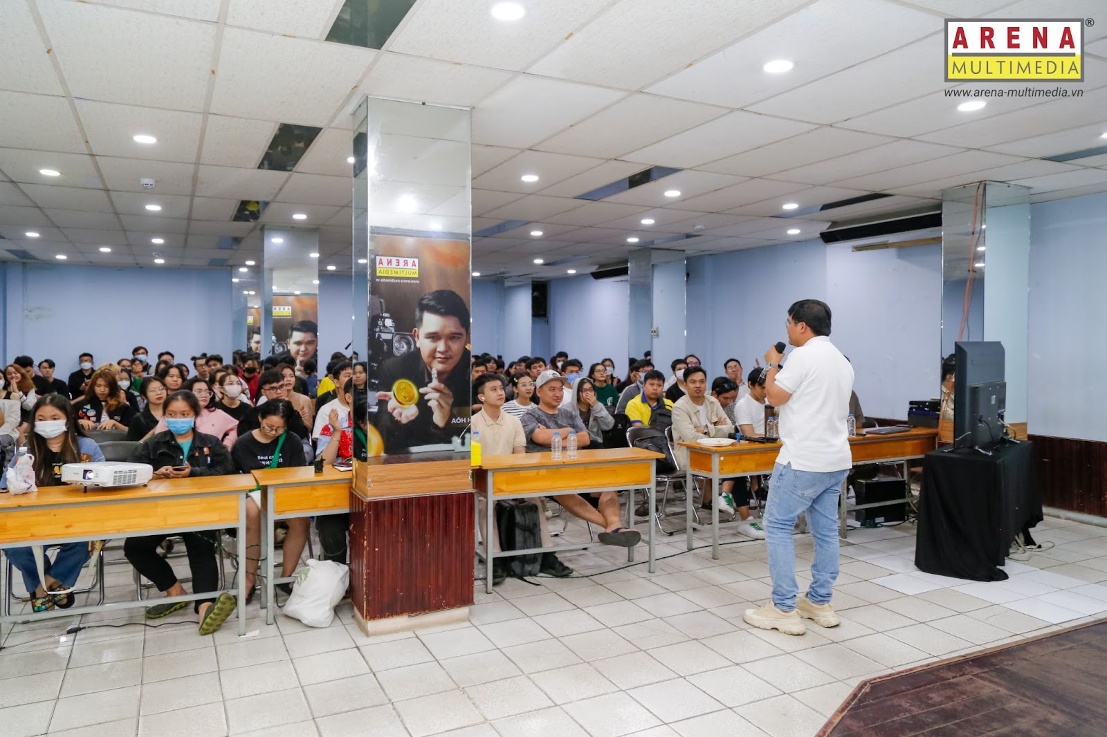 Hơn 100 bạn trẻ học cách “Làm phim 0 đồng” từ A đến Z cùng Đạo diễn Võ Thanh Hòa