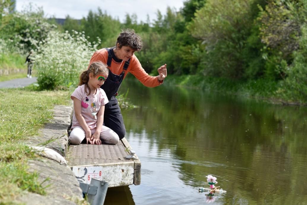 Artist Sarah Kenchington helps a young artist steer a float made at Canal Connections event, Friday 20 May 2022, as part of the 200th anniversary celebrations of the Union Canal. Photo: Julie Howden.
