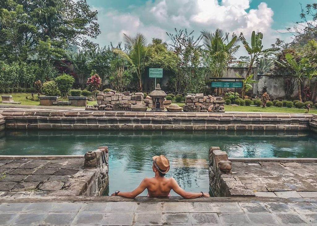 Kolam Air Panas Cikarees