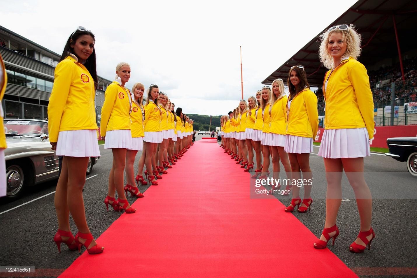 D:\Documenti\posts\posts\Women and motorsport\foto\Getty e altre\shell-grid-girls-are-seen-before-the-belgian-formula-one-grand-prix-picture-id122415651.jpg