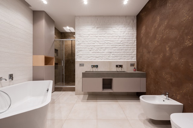 A white bathroom with white ceramic tiles