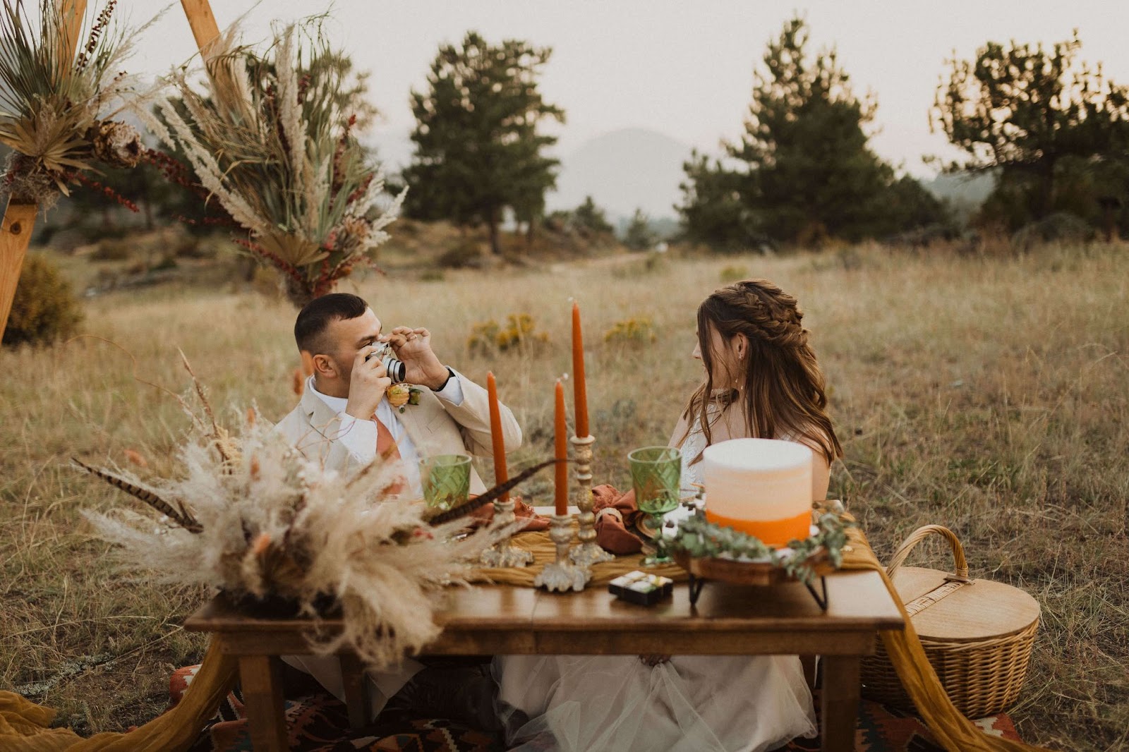 elopement couple having a picnic and taking pictures for elopement ideas