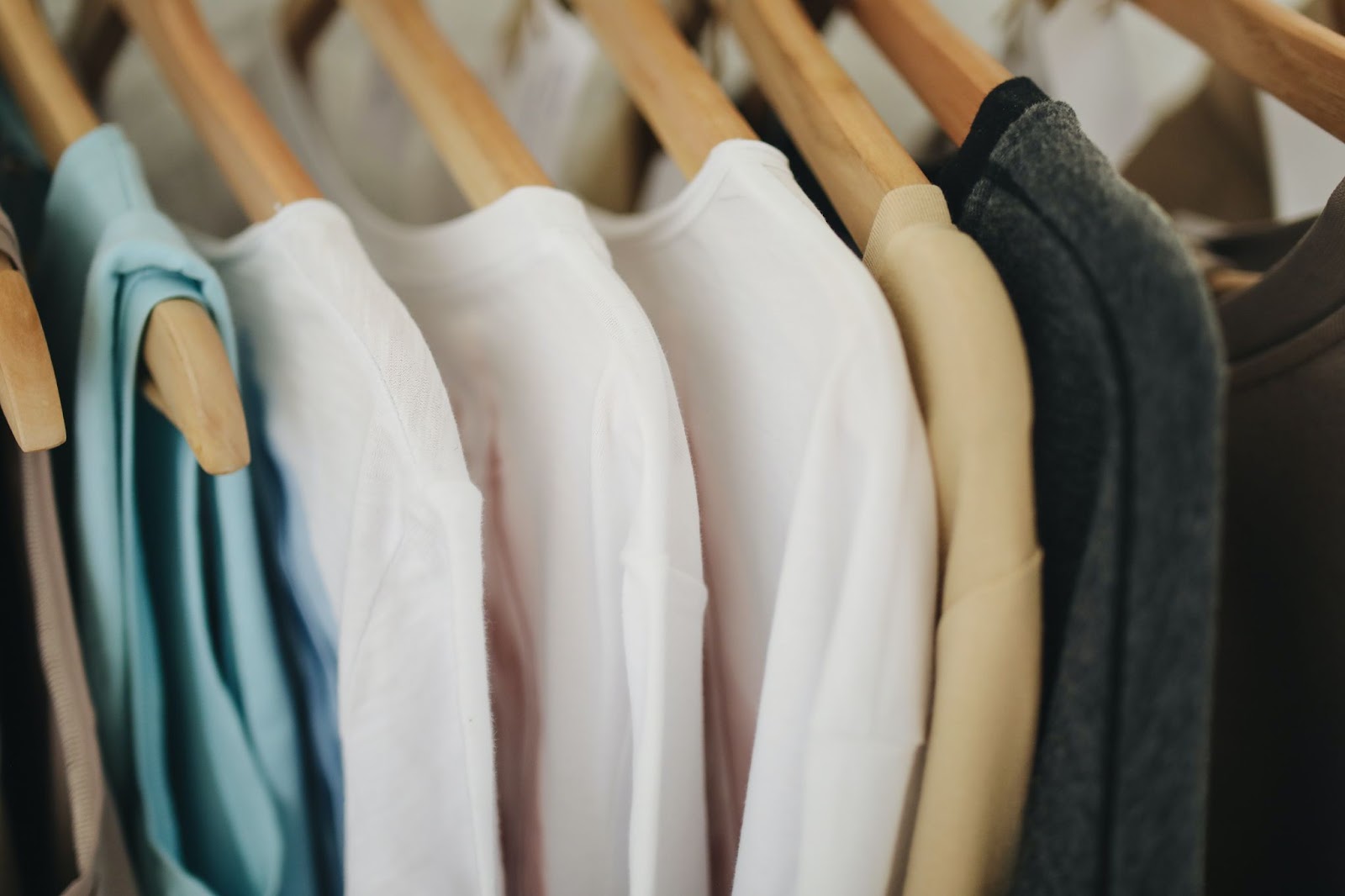 The Pros and Cons of Dropshipping Clothing - Pros: Trend Opportunities - DSers