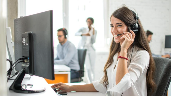 GoDaddy vs Hostinger: Customer support in India