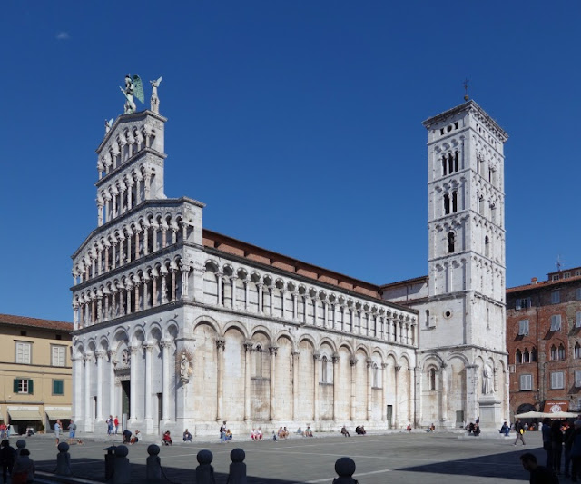 Lucca, Ý, một điểm hành hương nổi tiếng trong thời trung cổ và hiện đại