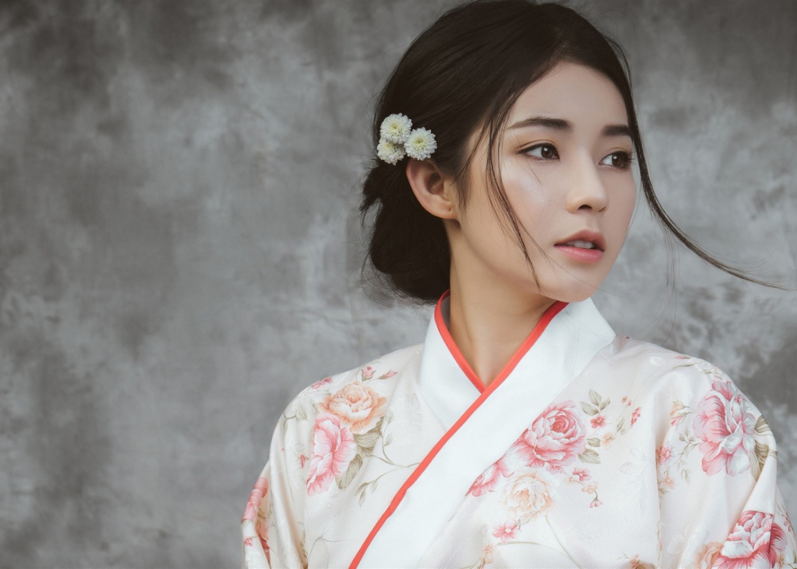 Đa số phụ nữ Nhật Bản nhìn sẽ trẻ hơn so với tuổi thật của họ. Để có được vẻ đẹp như vậy, phụ nữ Nhật Bản luôn áp dụng những biến thức riêng
