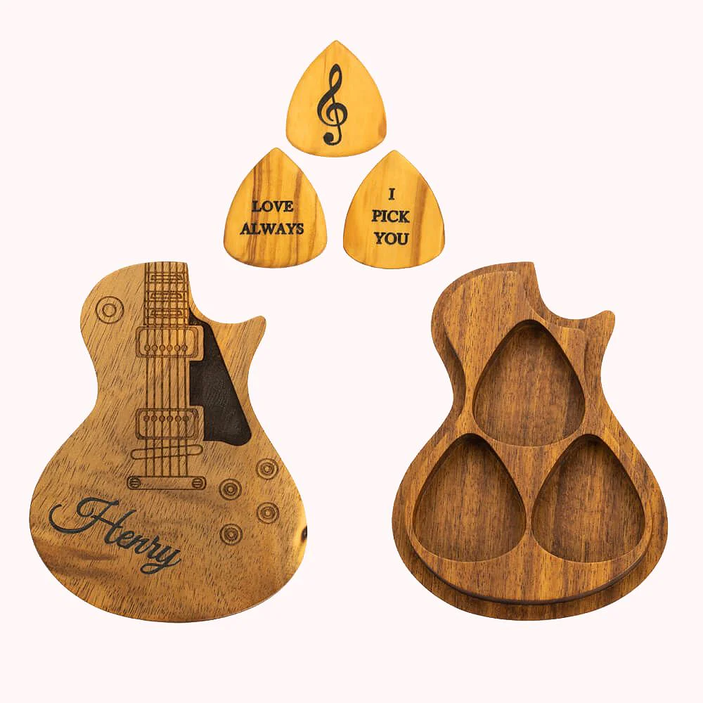 Trois piques de guitare gravées avec étui de rangement en bois, en forme de guitare.