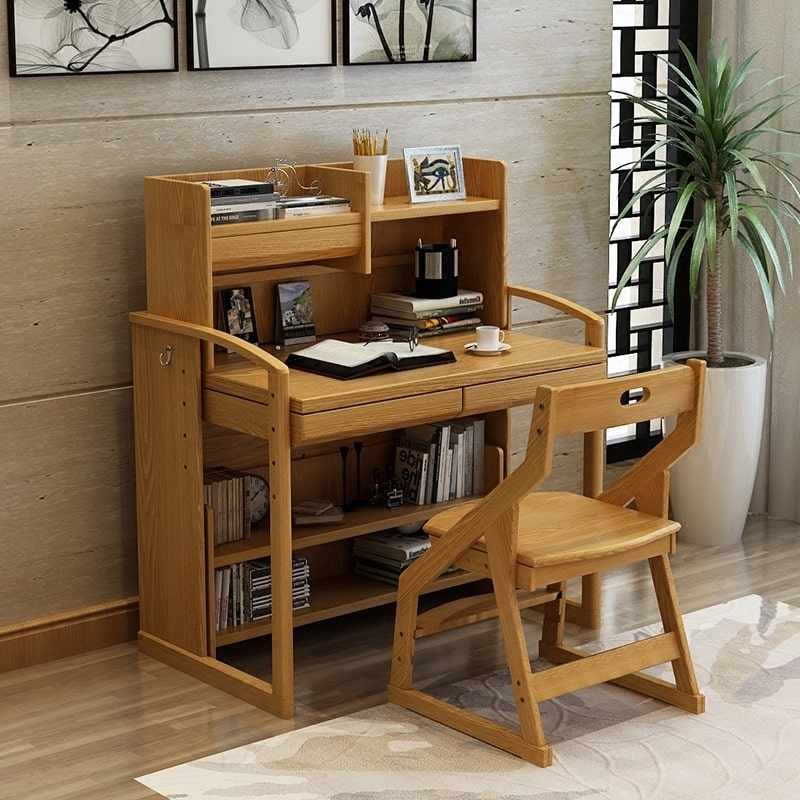 Bàn học kết hợp giá sách thường được làm từ gỗ