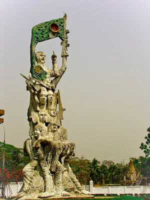 Swadhinata Sangram sculpture | Image by Mapio