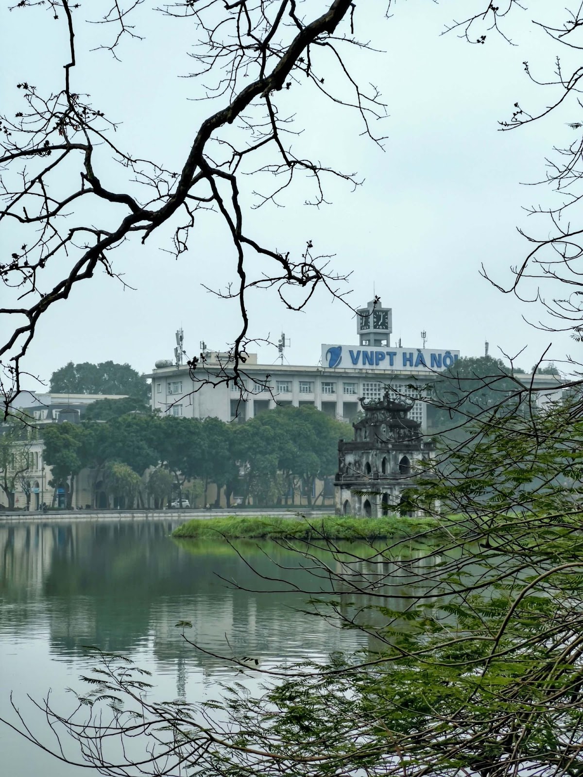 1 day in Hanoi, Hoan Kiem Lake, freshwater lake in historical center of Hanoi, Lake of the Returned Sword