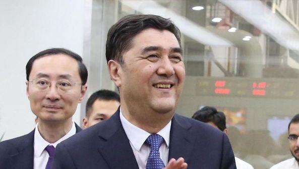 新疆前“政治明星”受审：20年收贿超7千万