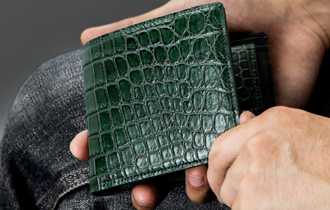 池田工芸の二つ折り財布（緑）