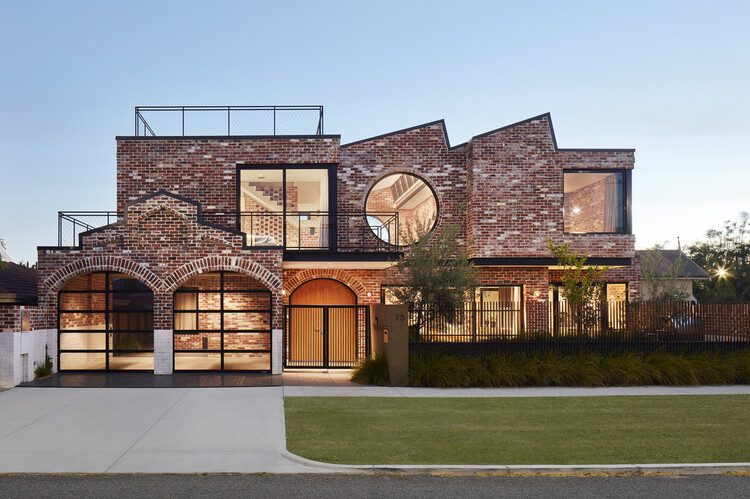 5 Materials For Designing A Modern Luxury House Exterior - Bricks