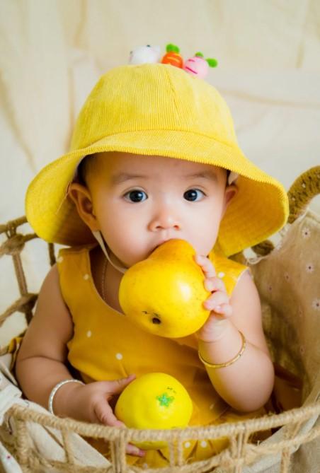 Baby with fruits