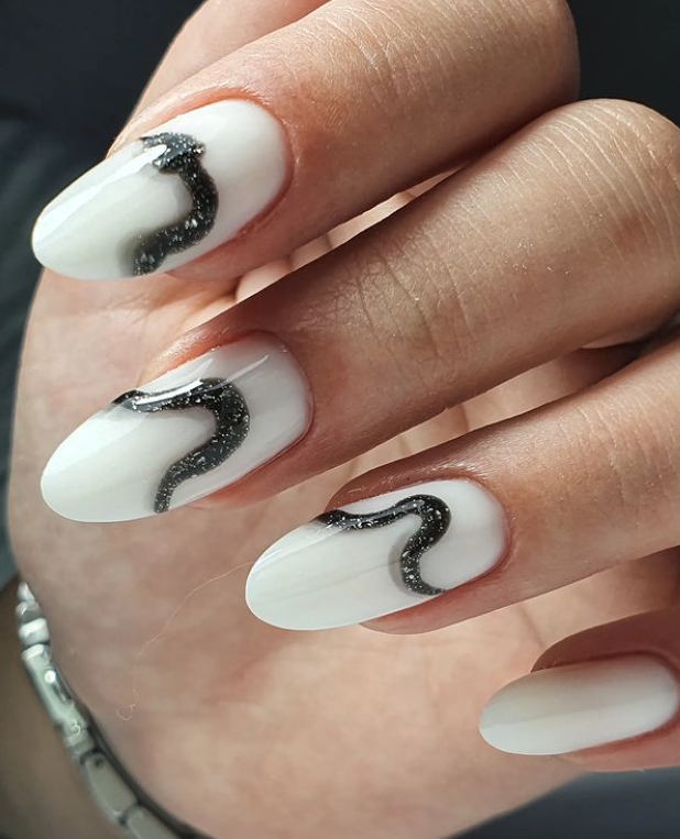 Snake Print White Nails With Design