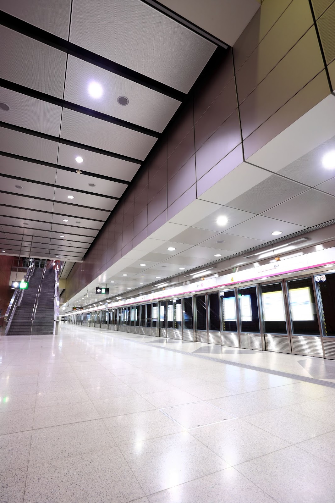 Lighting for navigation at train stations and public transport
