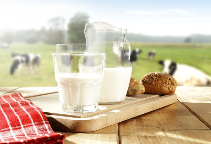 Sữa bò - Loại thực phẩm người bị viêm da cơ địa nên tránh-3