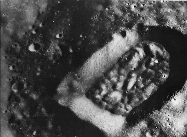 C:\Documents and Settings\Олег\Рабочий стол\12 а Кратер Циолковский №2.files\image057.jpg