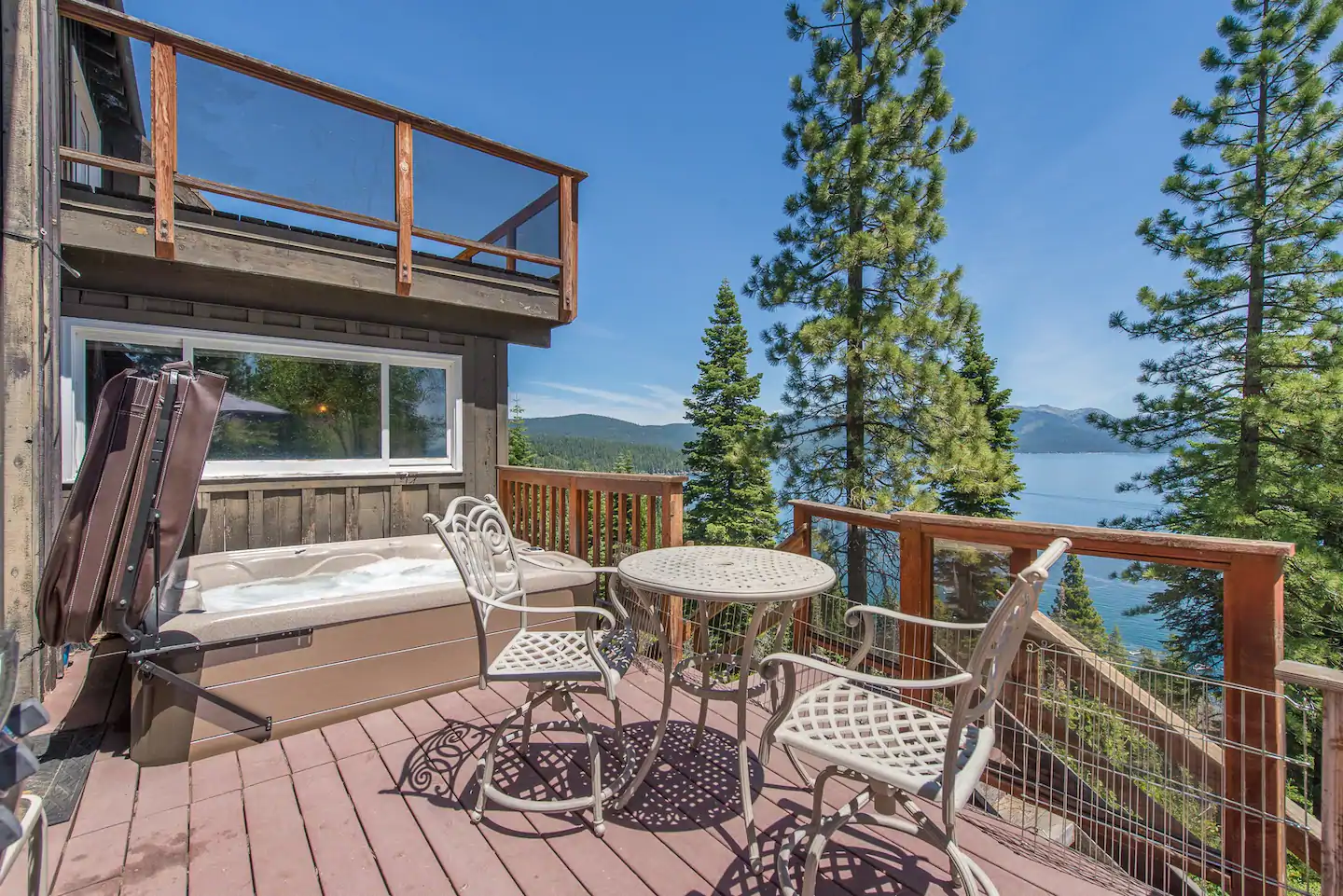 Top 5 Airbnbs in Lake Tahoe | Charming Cabin with Spectacular Tahoe Views