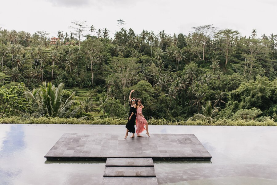 Two girls giving poses for their vacationphotoshoot in Bali 