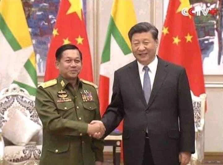 VÁN CỜ DOMINO ĐÓNG VỘI