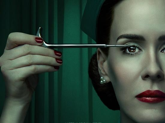 Sarah Paulson divulga pôster inédito de “Ratched”, nova série da Netflix