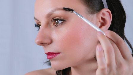 Online Complete Guide to Eyebrow Makeup Course by Udemy