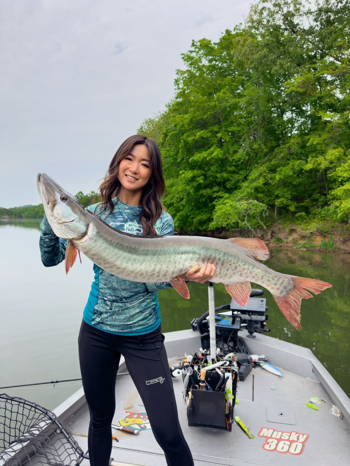 CATCHING THE FISH OF A LIFETIME IN OAK RIDGE, TN – Girl of 10,000 Lakes