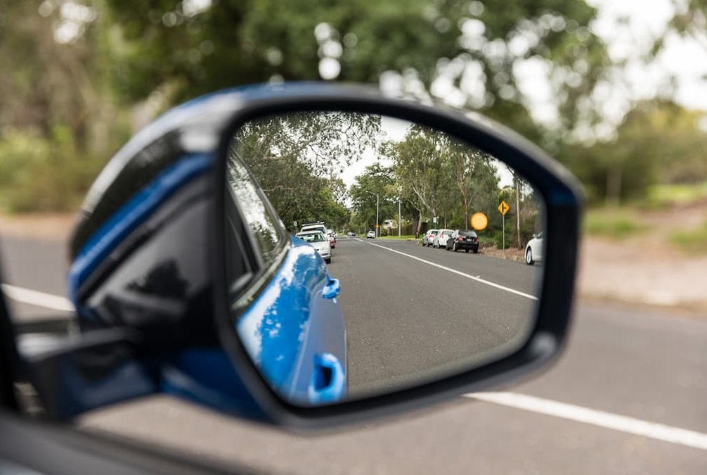 Driving tips for adjusting wing mirror
