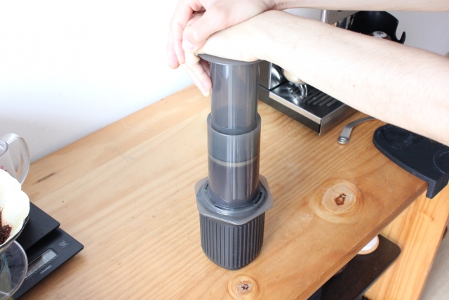 アウトドアでも美味しいコーヒーを淹れられる抽出器具を紹介