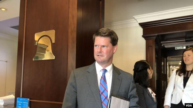 美国国防部助理部长薛瑞福 (Randy Schriver) 2019年6月26日到传统基金会发表演讲(美国之音黎堡拍摄)