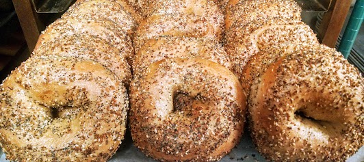 NY-style hand-shaped bagels.
Allergens: wheat. Cheddar, swiss, pizza bagels contain dairy.