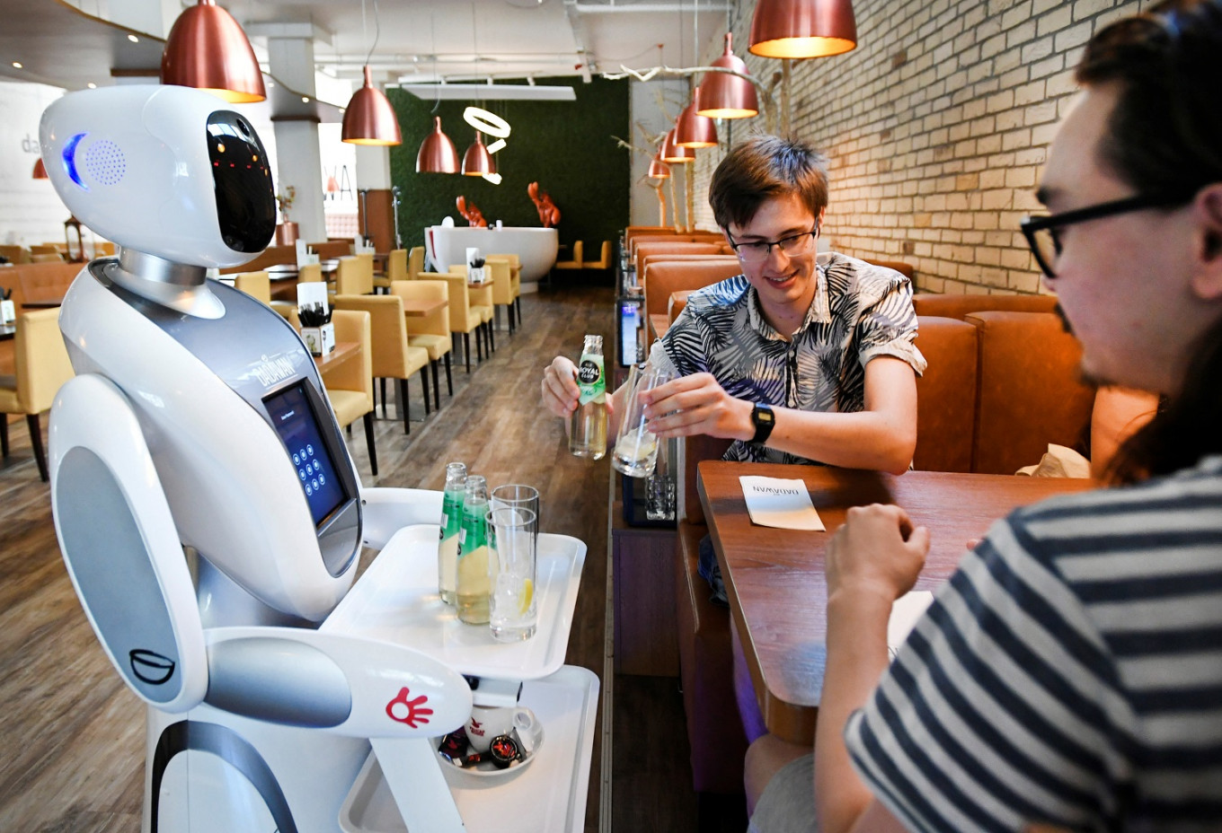 Robot servers as a popular restaurant Design Trend in a Post COVID-19 World