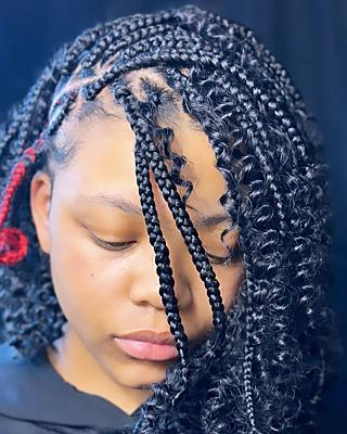 short bohemian knotless braids