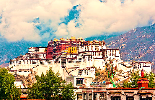 https://upload.wikimedia.org/wikipedia/commons/thumb/e/e9/Potala_palace21.jpg/525px-Potala_palace21.jpg