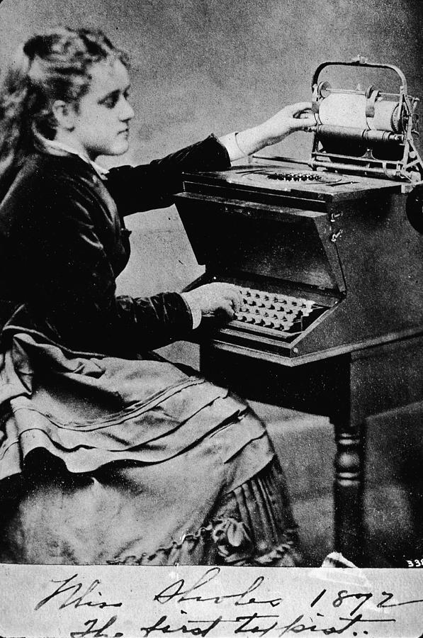 woman-at-a-typewriter-hulton-archive.jpg